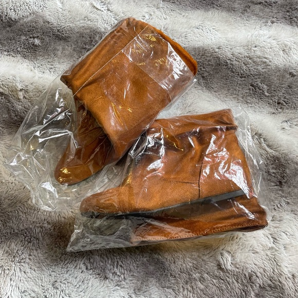 Boots - Picture 2 of 3